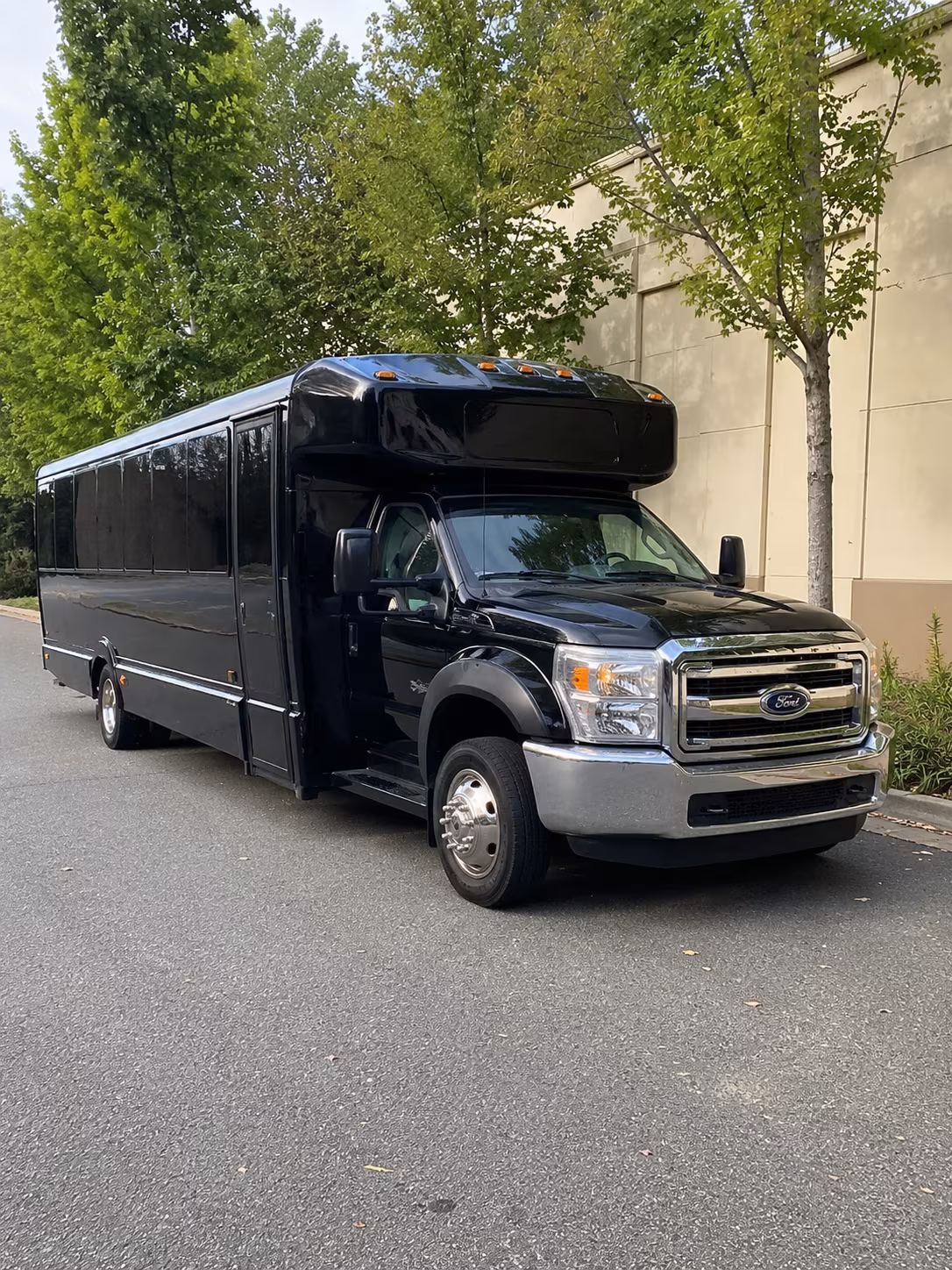 Highlands Ranch Winery Tour & Pub Crawl Transportation
